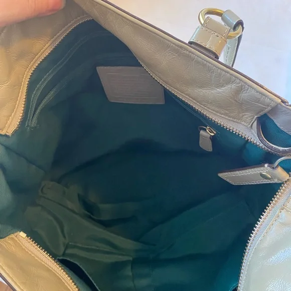 GUC Coach Chelsea Vintage Turnlock Tote - Picture 4 of 13